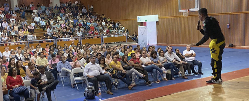 Conferencia: “Amar sin límites o con límites”