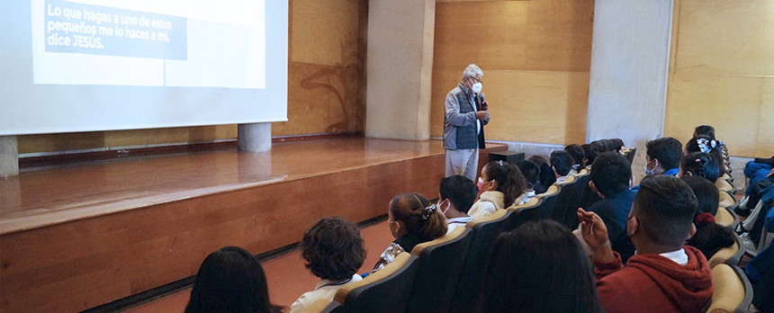 Visita del Hno. Aniceto misionero lasallista